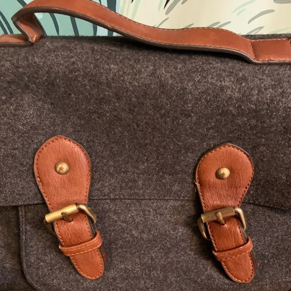 Wool cross body bag - Picture 2 of 12